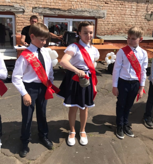 Последний звонок в начальной школе.